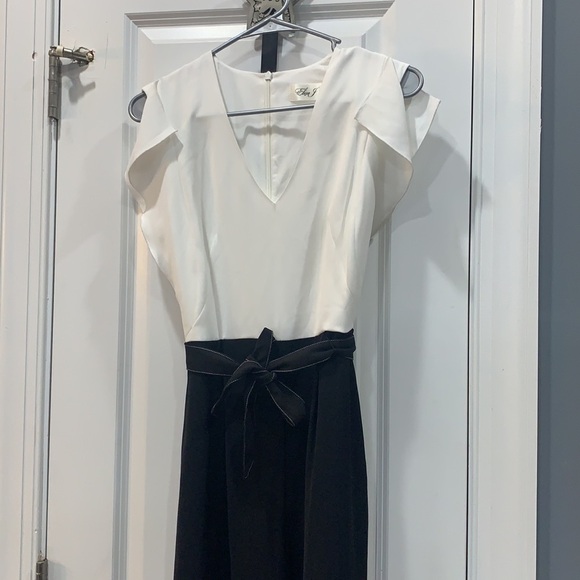 ELIZA J V-Neck Flutter Sleeve Tie Waist - Picture 5 of 6